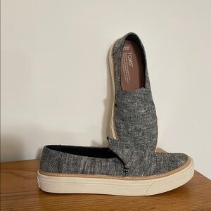 Toms Gray and Tan Loafers Slip-Ons ladies 6.5 7 heather tweed excellent like new